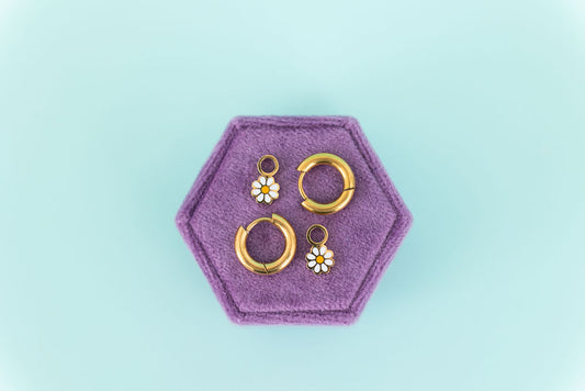 Daisy Huggie Charms