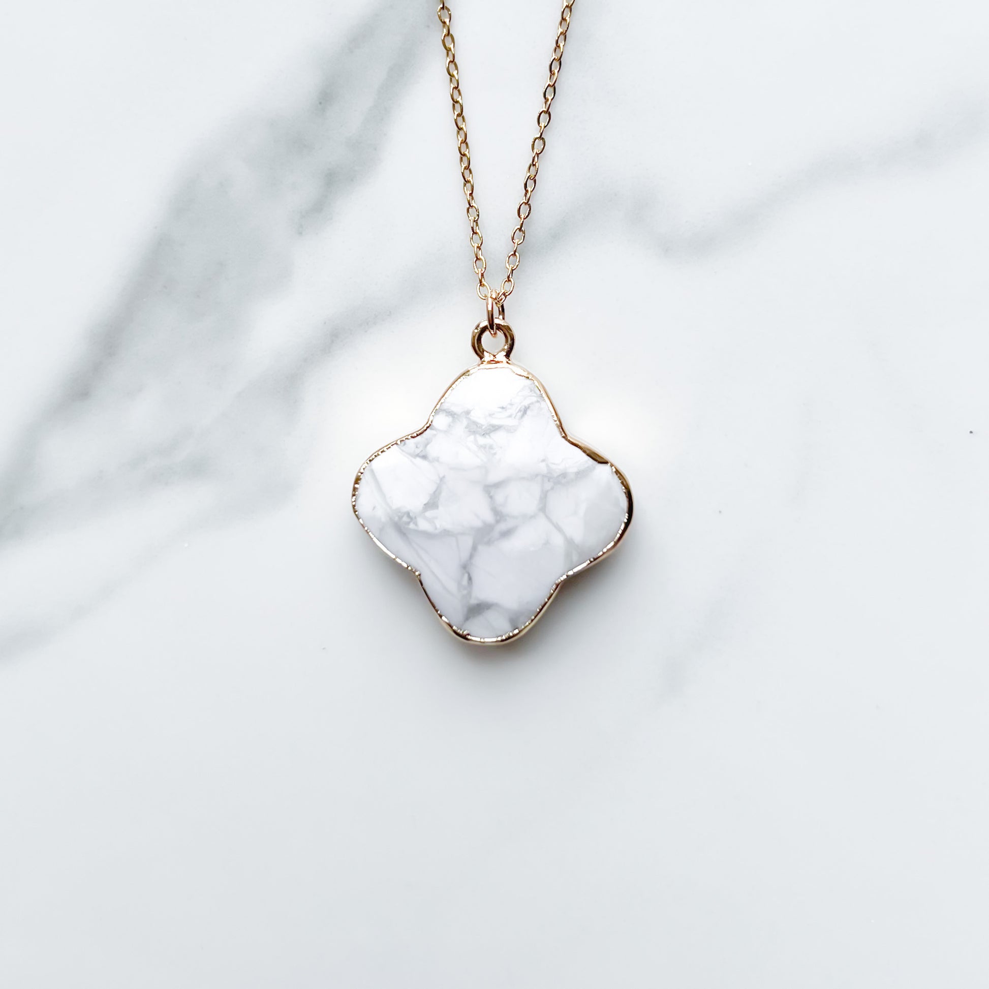 Semi precious healing gemstone clover shaped pendant necklace in howlite